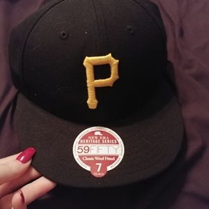 Black pirates hat